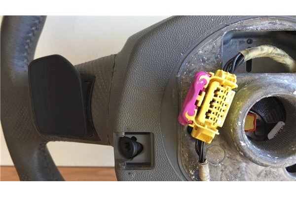 Recambio de volante para audi a6 berlina (4f2) 3.0 tdi referencia OEM IAM    Recambio de volante para audi a6 berlina (4f2) 3.0 tdi referencia OEM IAM