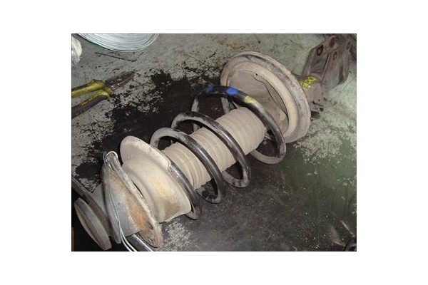 Recambio de amortiguador delantero completo para fiat i doblo (119) 1.2 (223axa1a) referencia OEM IAM 4681236  