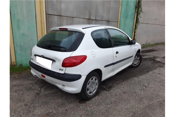 peugeot 206 berlina (1998) del año 