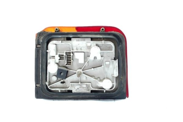 Recambio de piloto trasero derecho para peugeot 205 berlina referencia OEM IAM 635129  