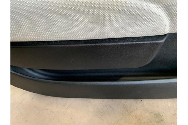 Recambio de guarnecido puerta delantero izquierda para fiat 500 1.2 referencia OEM IAM 51779924  