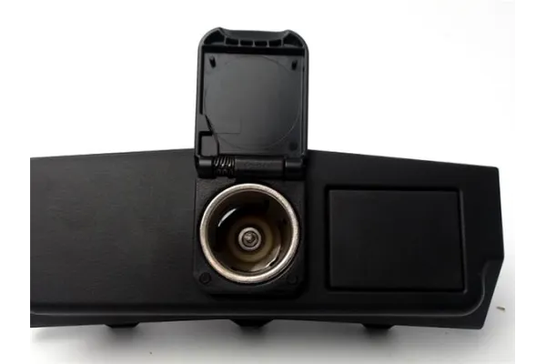 Recambio de toma corriente para toyota corolla (e21) híbrido hybrid active referencia OEM IAM 5891102380  