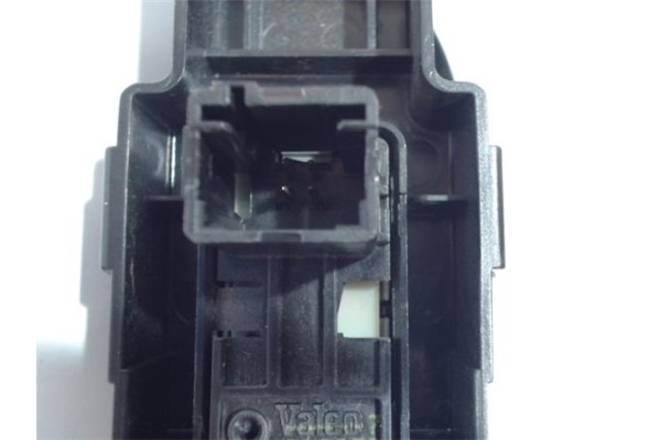 Recambio de mando elevalunas delantero derecho para peugeot 207 1.6 hdi referencia OEM IAM 9654860777 E29958 