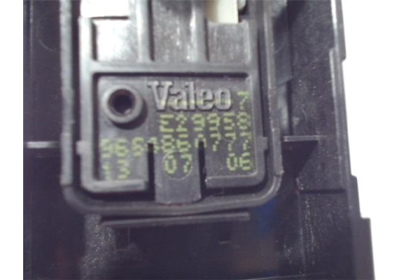 Recambio de mando elevalunas delantero derecho para peugeot 207 1.6 hdi referencia OEM IAM 9654860777 E29958 