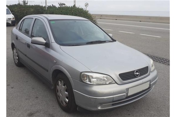 opel astra g berlina del año 2000
