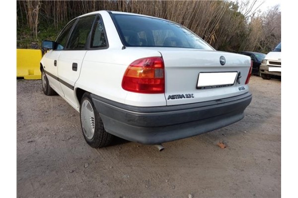 opel astra f berlina del año 1993