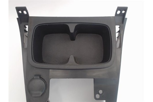 Recambio de embellecedor consola central para suzuki swift iii (sg) 1.3 referencia OEM IAM 75811-62j0  