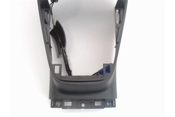 Recambio de embellecedor consola central para suzuki swift iii (sg) 1.3 referencia OEM IAM 75811-62j0  