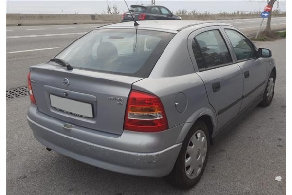 opel astra g berlina del año 2000