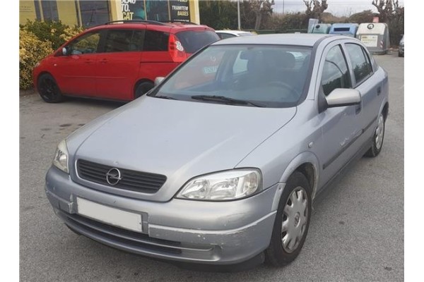 opel astra g berlina del año 2000