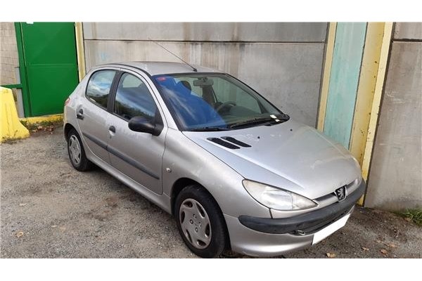 peugeot 206 berlina (1998) del año 