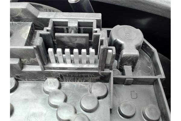 Recambio de piloto trasero derecho para renault megane i fase 2 berlina (ba0) referencia OEM IAM 7700428321  