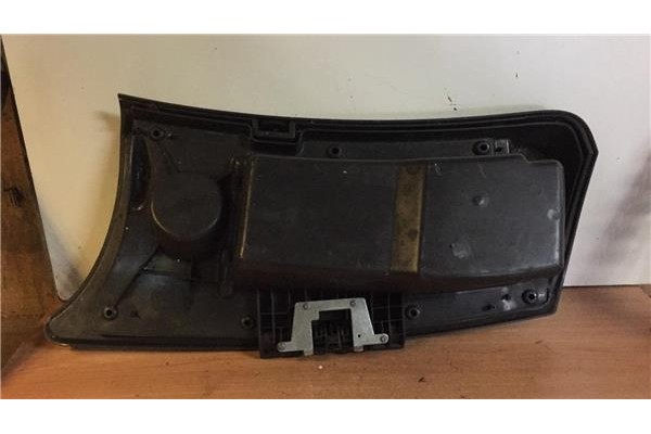 Recambio de guantera salpicadero para iveco daily ii furgón/ranchera familiar 35 c 11 referencia OEM IAM 500336592  