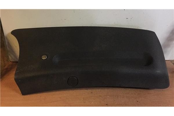 Recambio de guantera salpicadero para iveco daily ii furgón/ranchera familiar 35 c 11 referencia OEM IAM 500336592  
