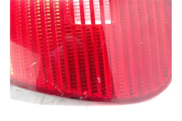 Recambio de piloto trasero derecho para volkswagen polo iii berlina (6n2) referencia OEM IAM 6N0945096H  6N0945095H , AUDI