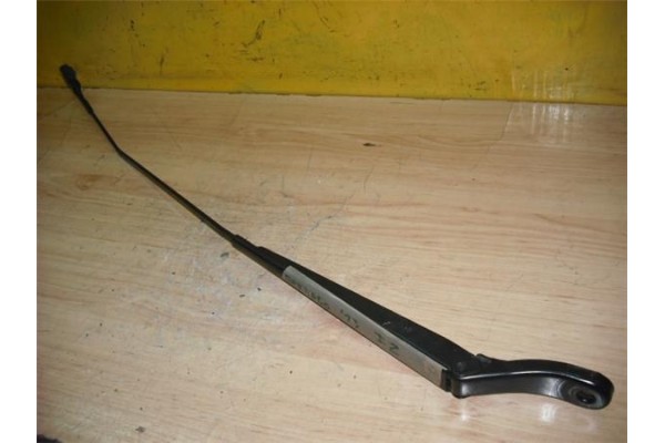Recambio de brazo limpiaparabrisas delantero izquierdo para citroen berlingo furgón 1.6 hdi referencia OEM IAM 9682974780  