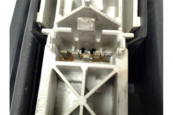 Recambio de piloto trasero derecho para renault express referencia OEM IAM   