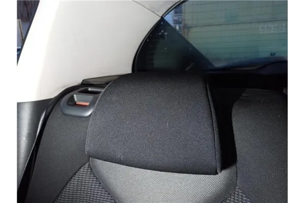 Recambio de reposacabezas asiento trasero derecho para peugeot 308 1.6 hdi referencia OEM IAM 885401  