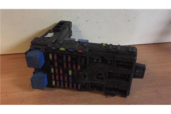Recambio de caja fusibles/rele para hyundai santa fe (sm) 2.0 gls crdi referencia OEM IAM 9540026500 0197 OKA500R 