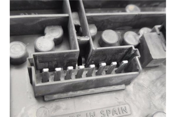 Recambio de piloto trasero izquierdo para renault clio i fase iii 1.2 maxi referencia OEM IAM 7700827553  