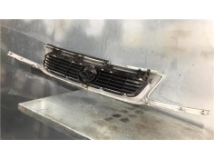 Recambio de rejilla capo para opel astra f berlina 1.6 i 16v referencia OEM IAM 90452416  