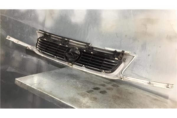 Recambio de rejilla capo para opel astra f berlina 1.6 i 16v referencia OEM IAM 90452416  