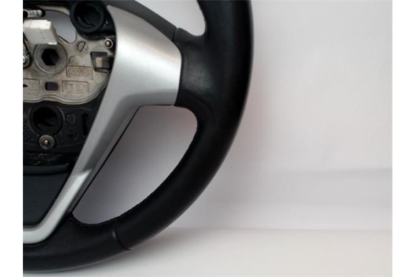 Recambio de volante para ford fiesta vi 1.4 tdci referencia OEM IAM 8A613600 62146117C 