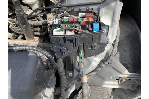 Recambio de caja fusibles/rele para toyota yaris (ksp9/scp9/nlp9) 1.4 active referencia OEM IAM 8264147020 72818502 