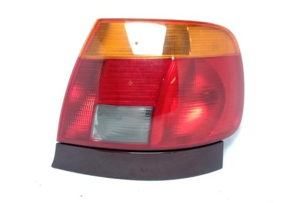 Recambio de piloto trasero derecho para audi a4 berlina (b5) referencia OEM IAM   