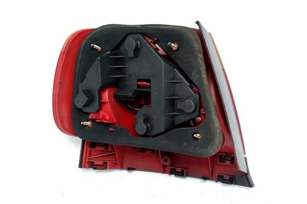 Recambio de piloto trasero derecho para audi a4 berlina (b5) referencia OEM IAM   