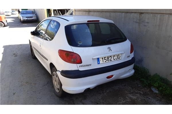 peugeot 206 berlina (1998) del año 