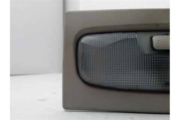 Recambio de luz interior techo para ford fiesta vi 1.4 tdci referencia OEM IAM 8A6113733  