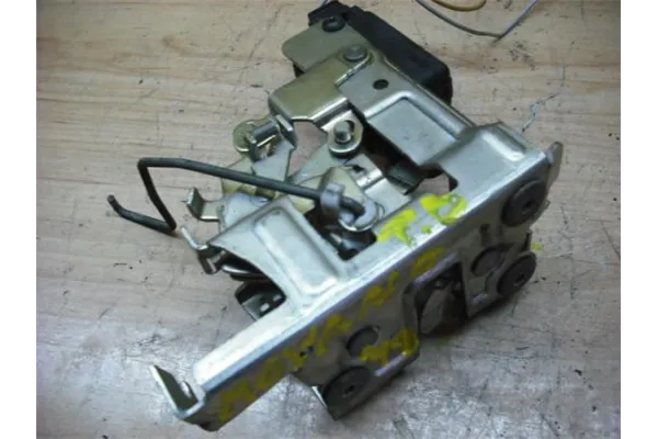 Recambio de cierre electromagnetico trasero derecho para opel movano furgón (f9) 2.5 d referencia OEM IAM 93182857 9160746 