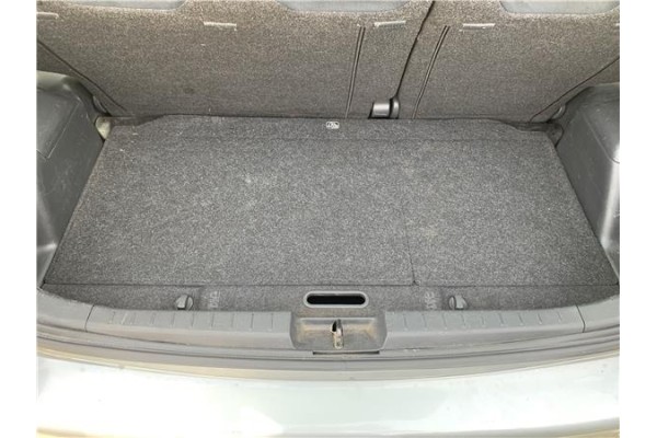 Recambio de guarnecido piso maletero para toyota yaris (ksp9/scp9/nlp9) 1.4 active referencia OEM IAM 6477152250  