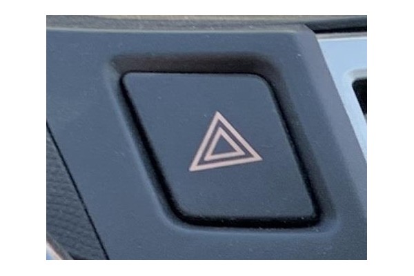 Recambio de interruptor luces emergencia para toyota yaris (ksp9/scp9/nlp9) 1.4 active referencia OEM IAM 843320D020  