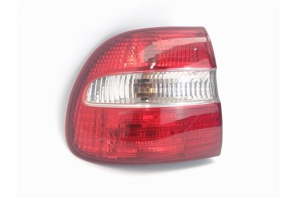 Recambio de piloto trasero izquierdo para volvo v40 familiar referencia OEM IAM   