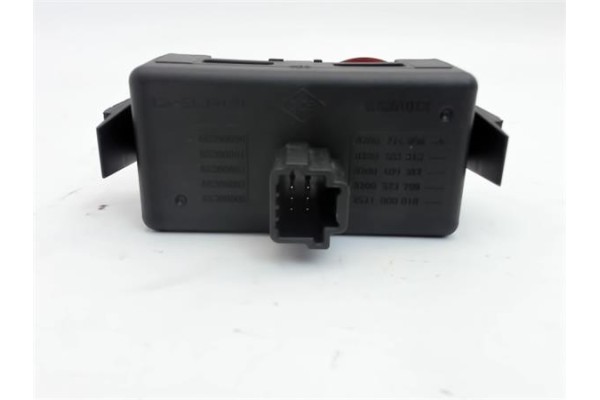Recambio de interruptor luces emergencia para renault clio iii 1.5 dci (c/br1g) referencia OEM IAM 8200214896A 88300000 