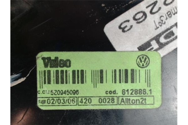 Recambio de piloto trasero derecho para volkswagen fox (5z1, 5z3) 1.4 tdi referencia OEM IAM 520945096  