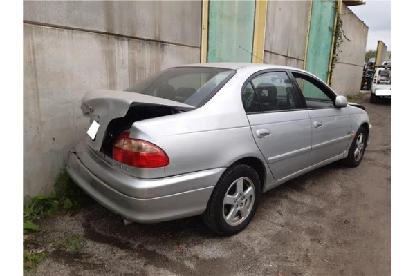 toyota avensis berlina (t 22)(1998) del año 
