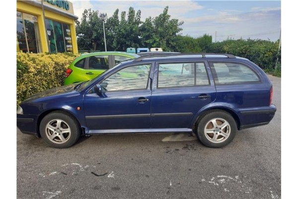 skoda octavia combi (1u5)(1998) del año 
