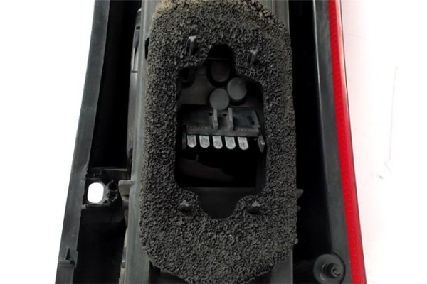 Recambio de piloto trasero izquierdo para opel meriva referencia OEM IAM 13203393 89398084 