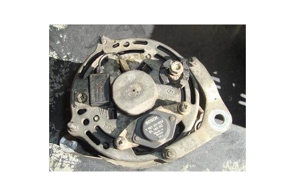Recambio de alternador para peugeot 205 ii (20a/c) 1.6 gti referencia OEM IAM 570589 0120489393 