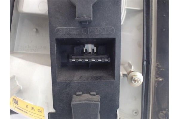 Recambio de piloto trasero izquierdo para opel vectra b berlina referencia OEM IAM 90585004  