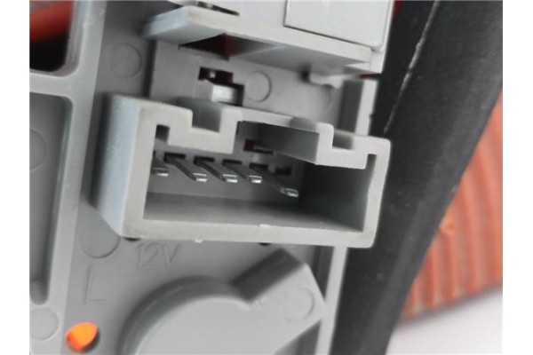 Recambio de piloto trasero izquierdo para toyota yaris (ksp9/scp9/nlp9) 1.4 active referencia OEM IAM 815610D251 0821219P3LR 