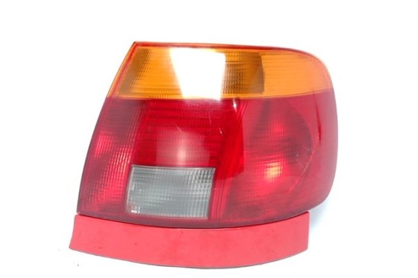 Recambio de piloto trasero derecho para audi a4 berlina (b5) referencia OEM IAM 8D9945112  