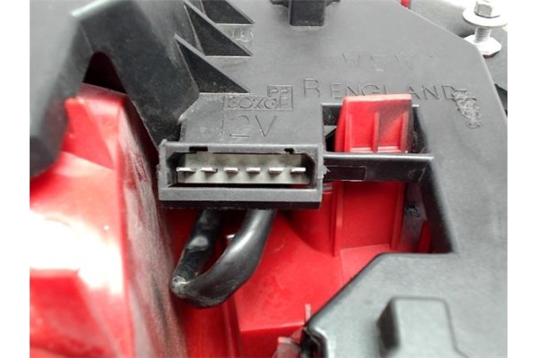 Recambio de piloto trasero derecho para audi a4 berlina (b5) referencia OEM IAM 8D9945112  