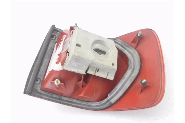 Recambio de piloto trasero izquierdo para audi 80 berlina/avant 1.6 básico avant referencia OEM IAM 893945217  