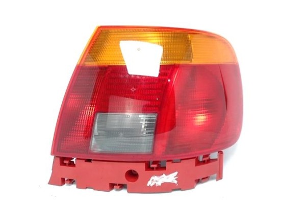 Recambio de piloto trasero derecho para audi a4 berlina (b5) referencia OEM IAM 8D9945112  