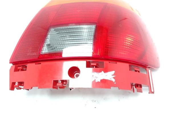 Recambio de piloto trasero derecho para audi a4 berlina (b5) referencia OEM IAM 8D9945112  