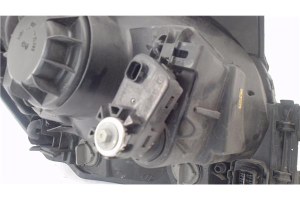 Recambio de faro delantero izquierdo para kia sportage (km) 2.0 crdi referencia OEM IAM 921011F011  